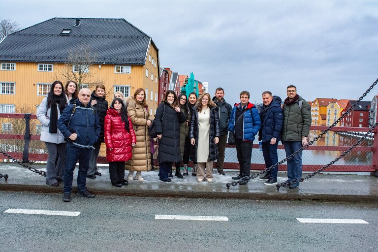 CATALYST-prosjektteamet og inviterte gjester på rundtur i Trondheim.